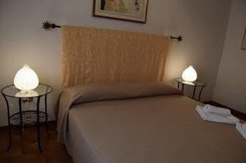 Casa Vacanza E Per Lavoro Elena E Carla Spinea Exterior photo